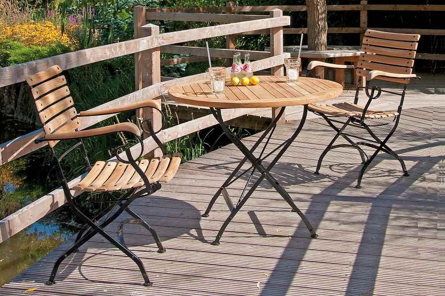 Gartenm�bel aus Stahl mit edlem Teakholz