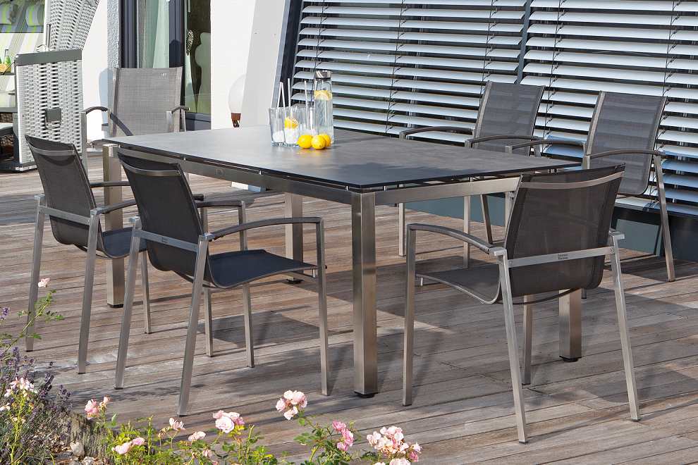 Gartenm�bel Set aus Edelstahl mit Stapelsessel Millenium und Edelstahltisch Base